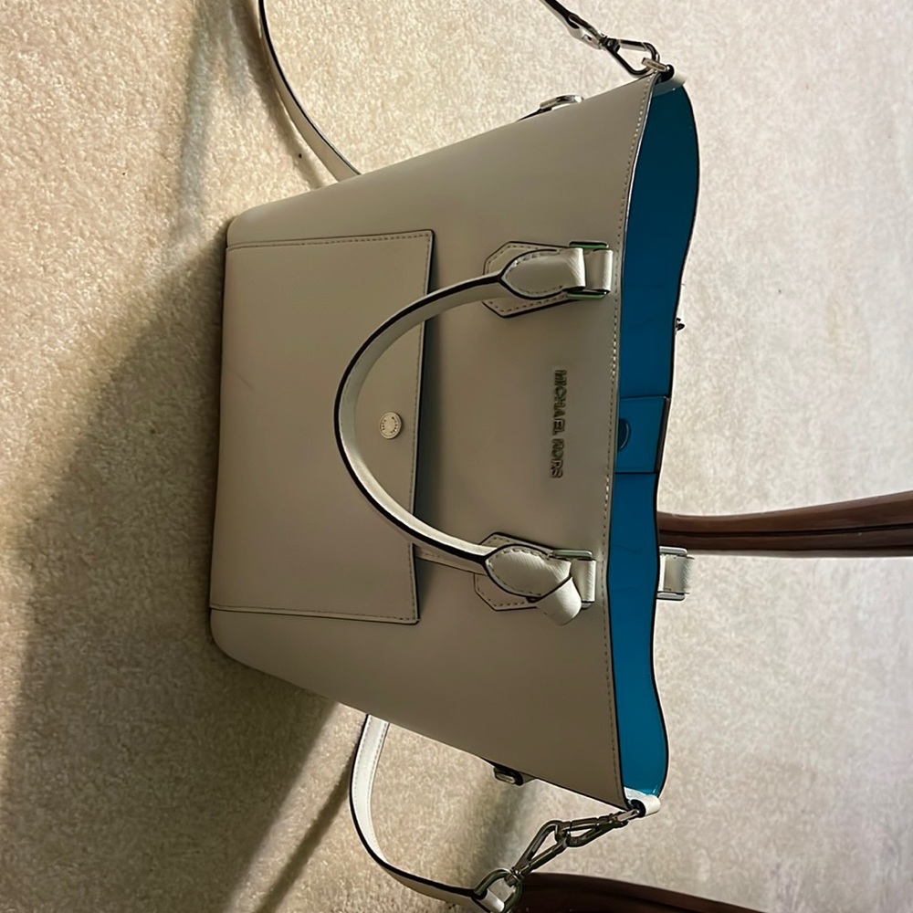 Mk white bag. Plz look at pics and ask questions. I bought off here.